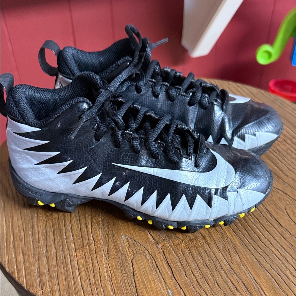 Nike Alpha Menace Shark cleats
